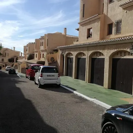Hills Sunny Big Terrace Duplex דירה *